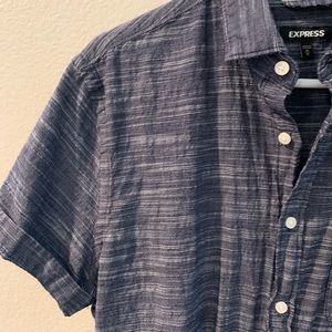 Express men’s button down shortsleeved shirt